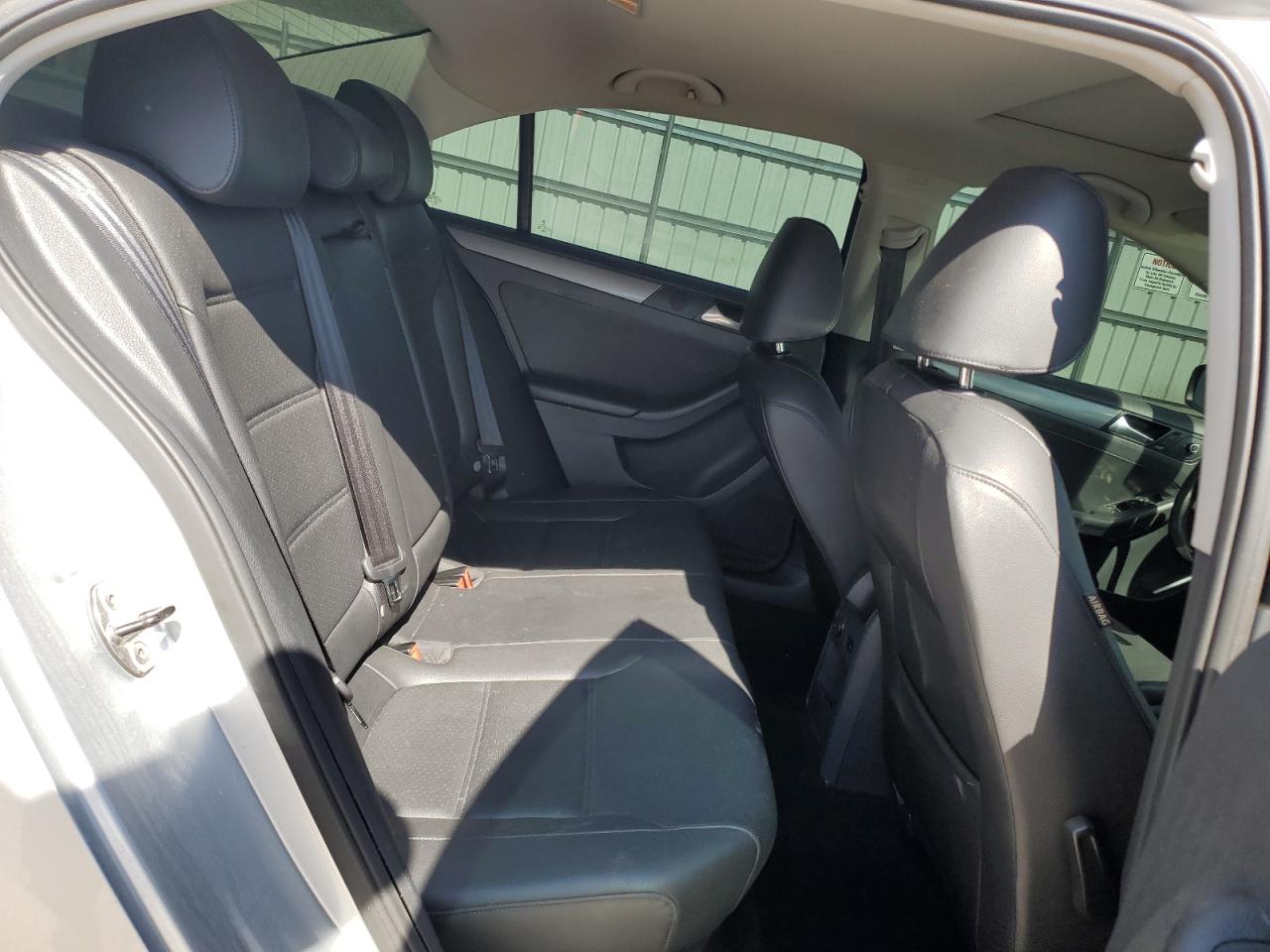 2014 Volkswagen Jetta - Image 11