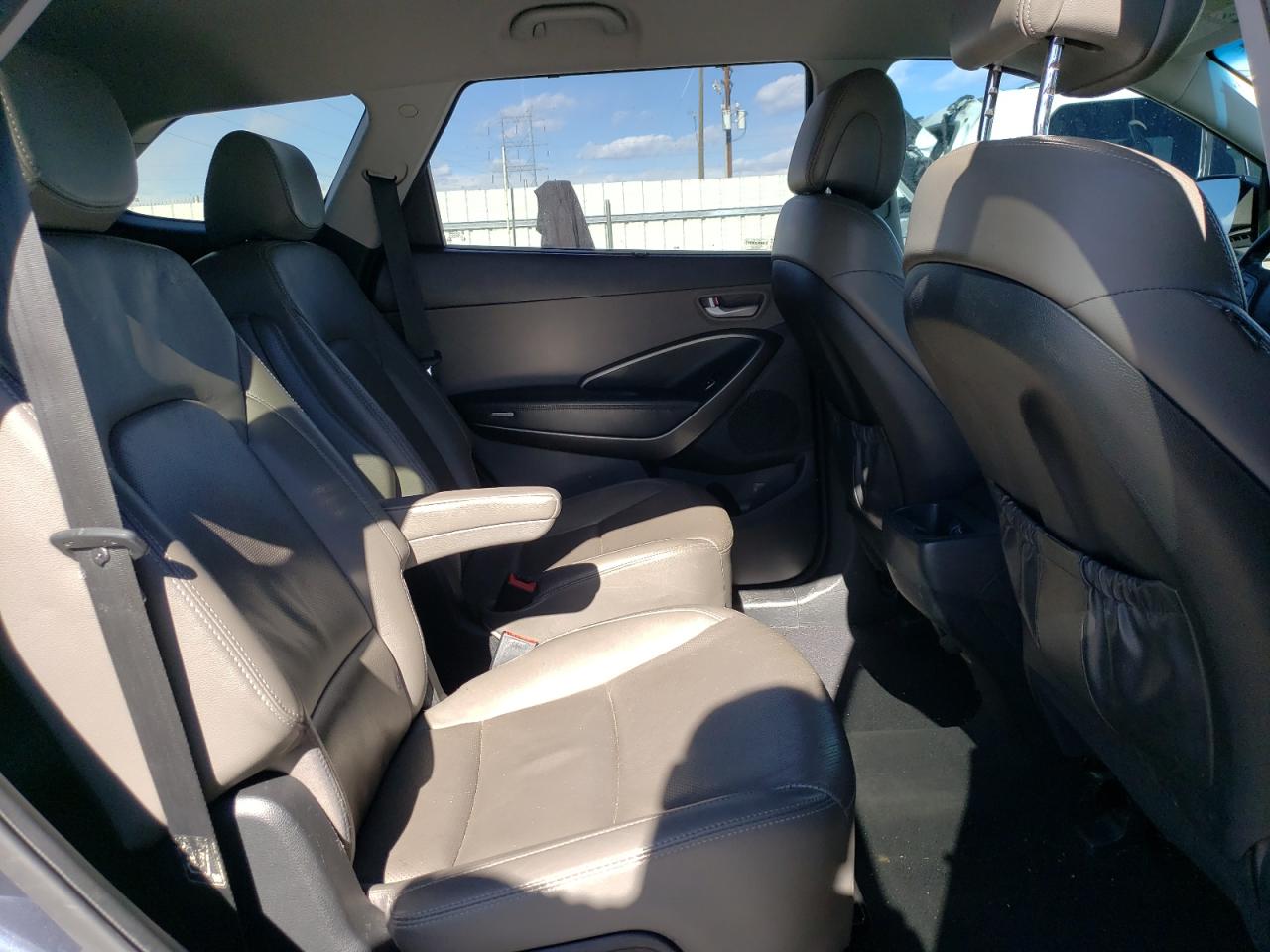 2017 Hyundai Santa Fe - Image 12