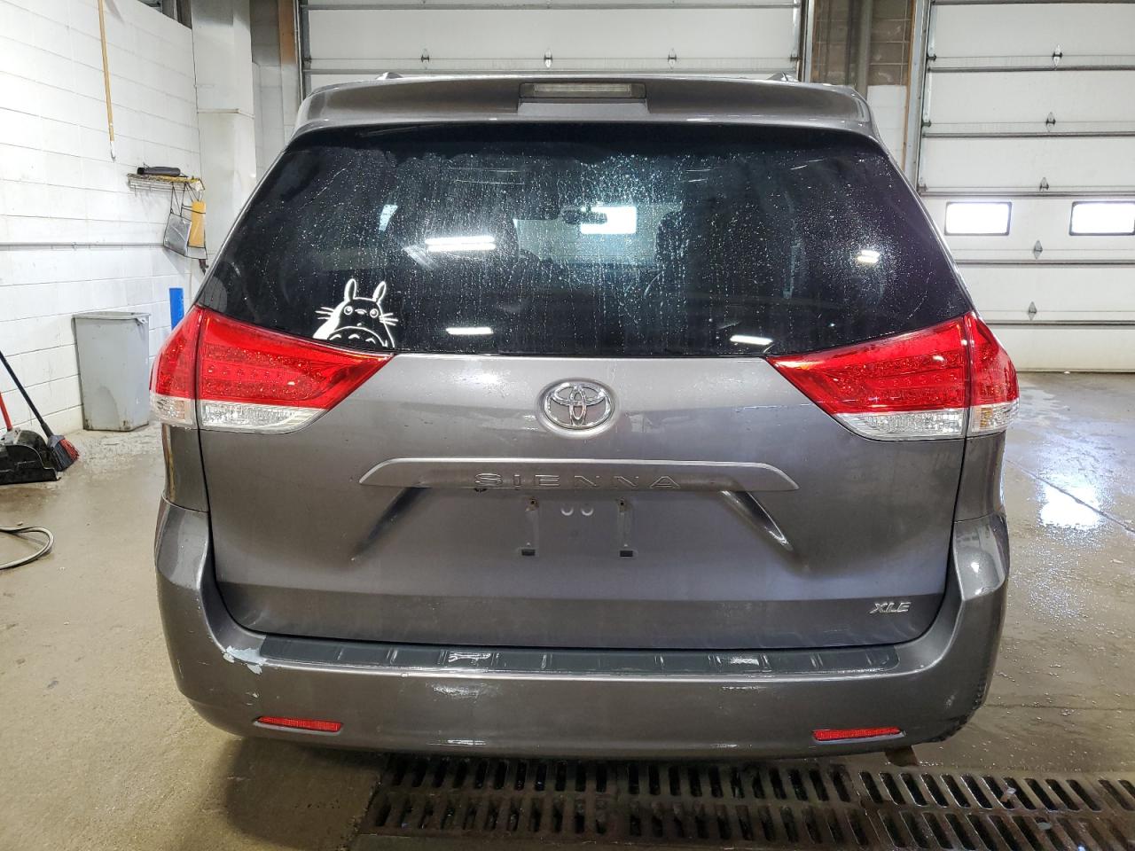 2014 Toyota Sienna - Image 6