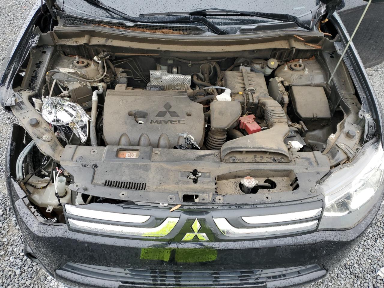 2014 Mitsubishi Outlander - Image 13