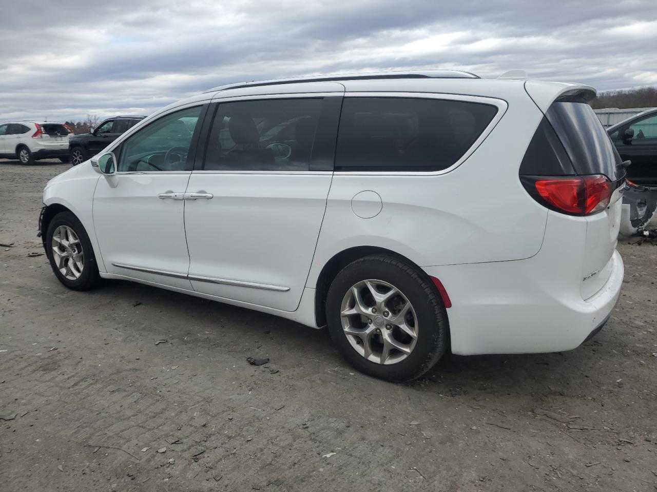 2019 Chrysler Pacifica - Image 2