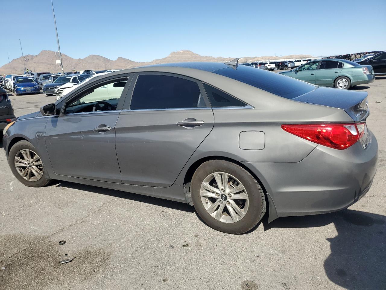2011 Hyundai Sonata - Image 2