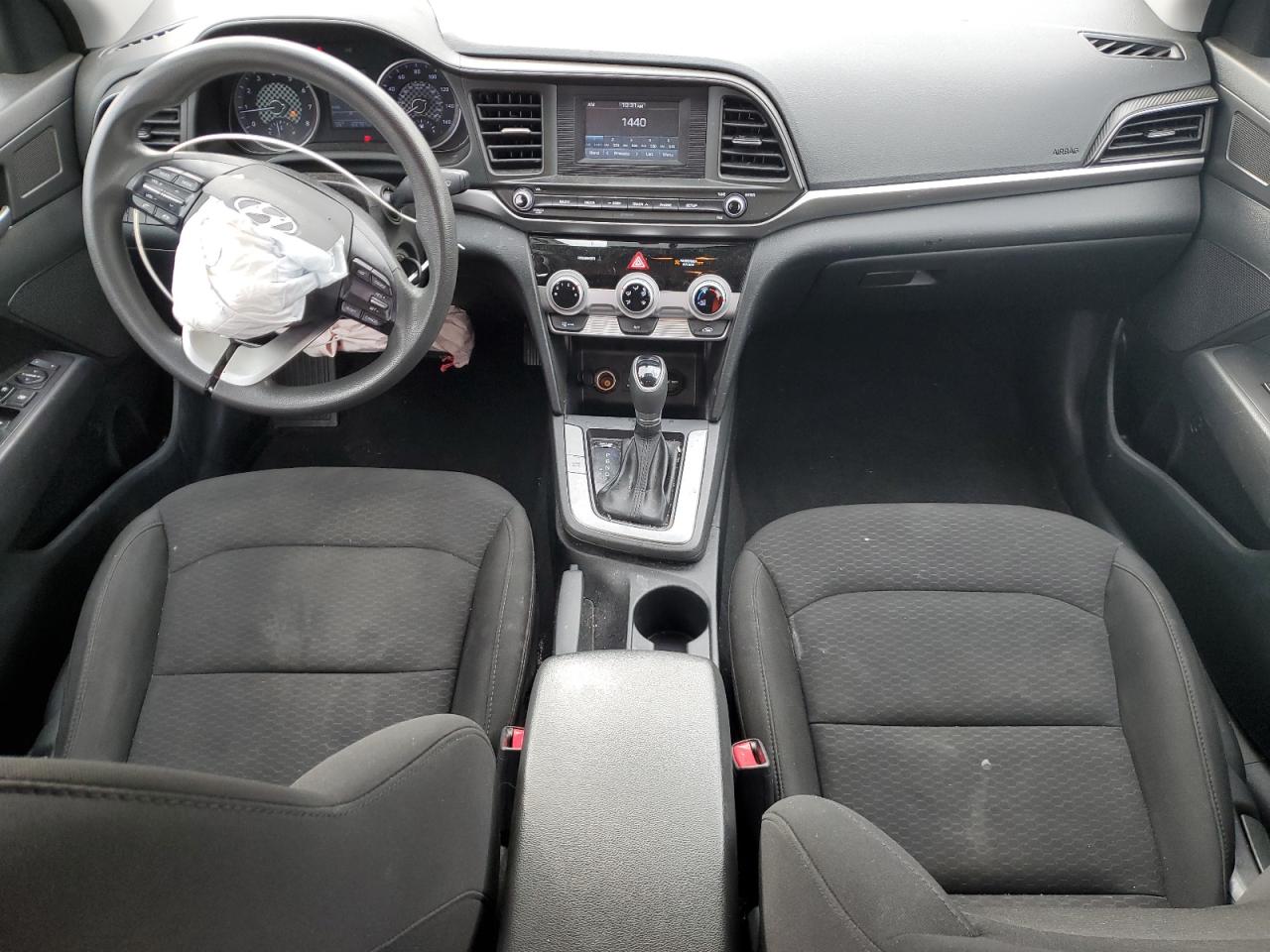 2019 Hyundai Elantra - Image 8