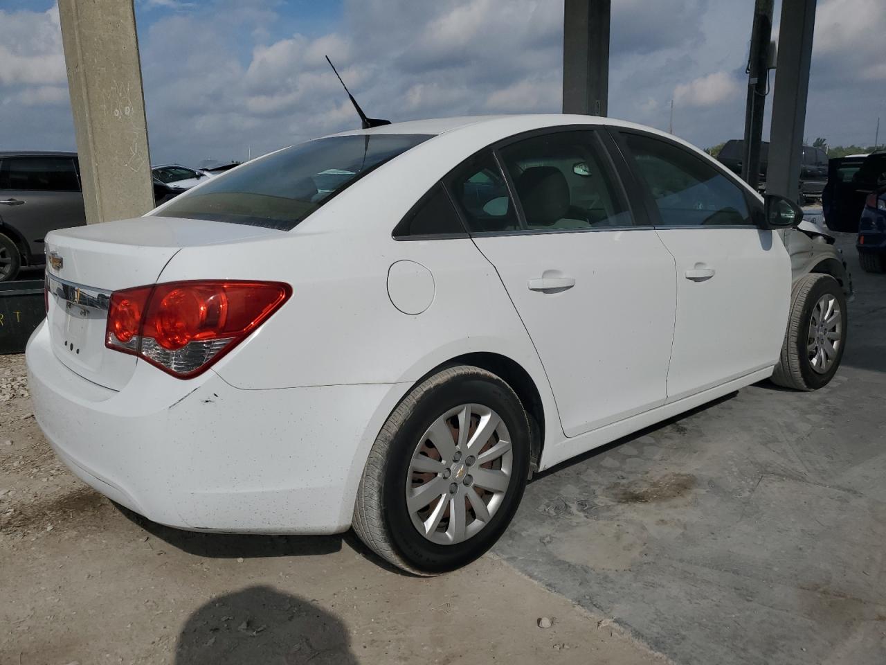2011 Chevrolet Cruze - Image 3