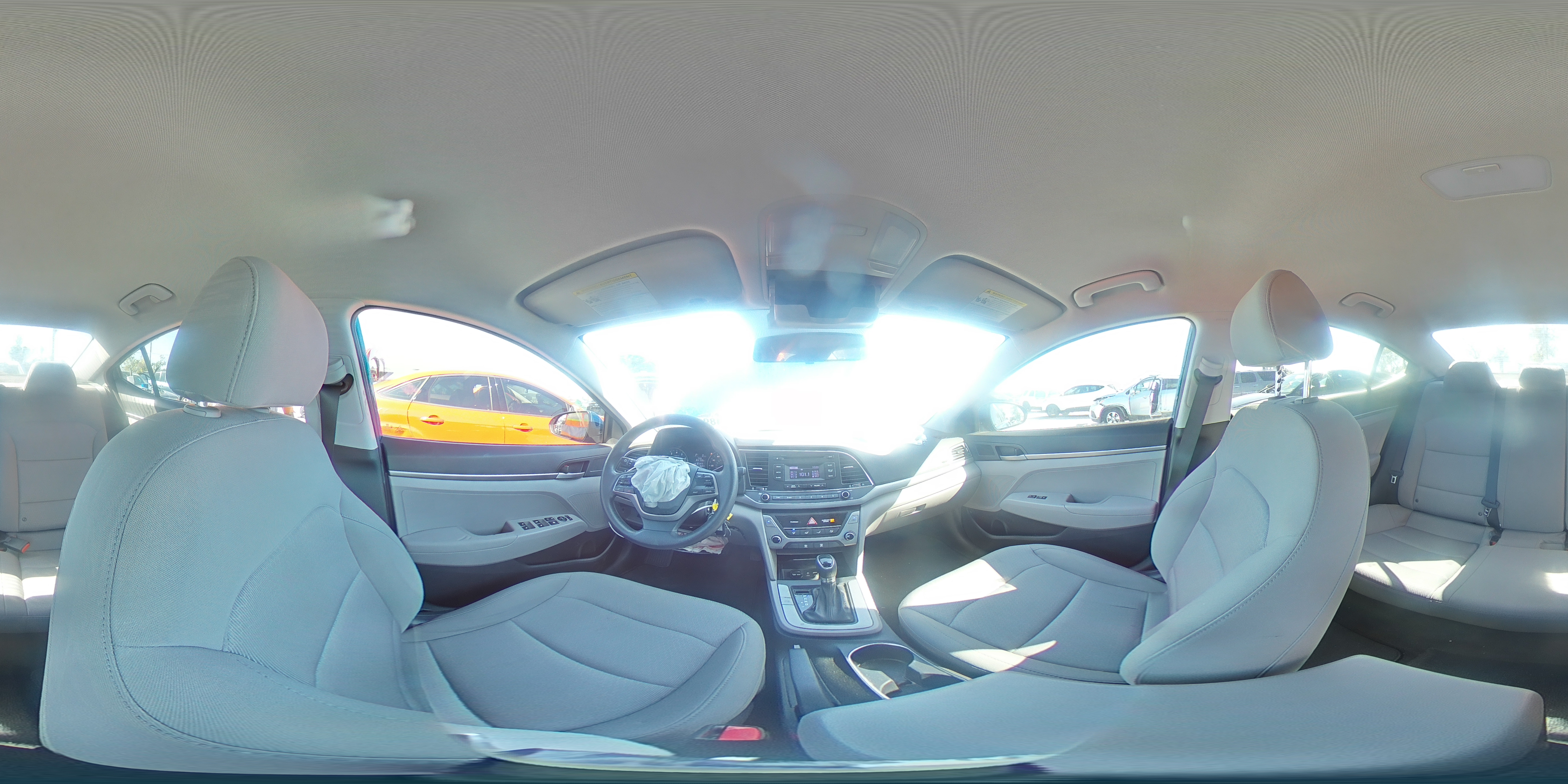 2018 Hyundai Elantra - Image 12