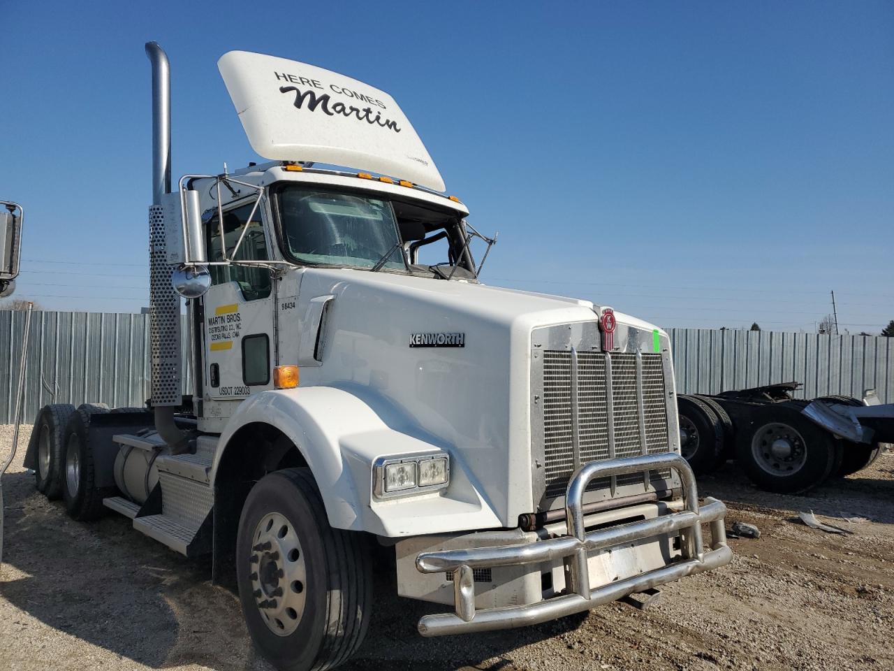 2018 Kenworth T800 Semi Truck for Sale in Des Moines, IA - Side