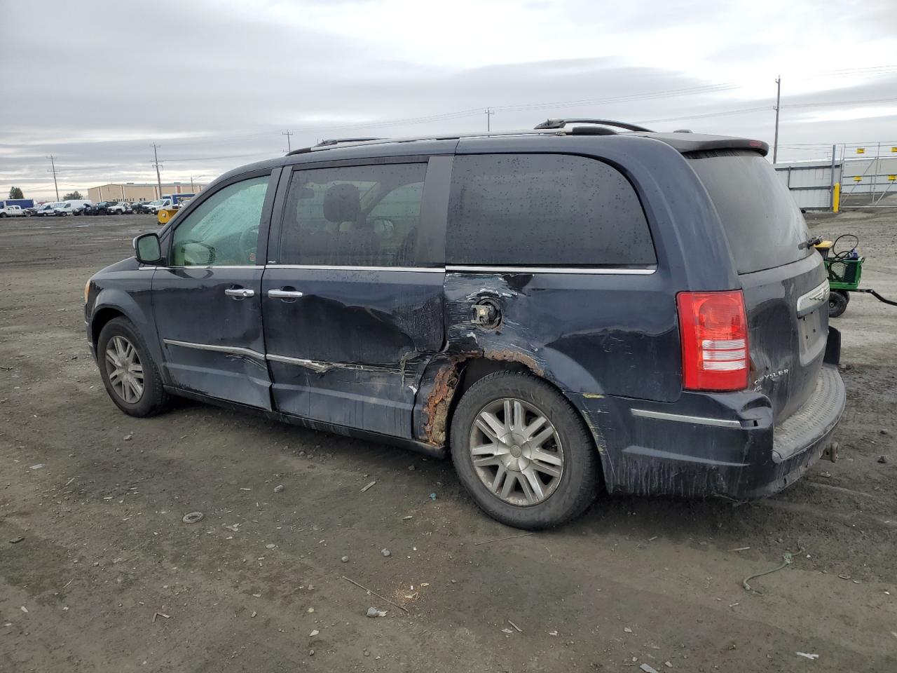 2010 Chrysler Town & Country - Image 2