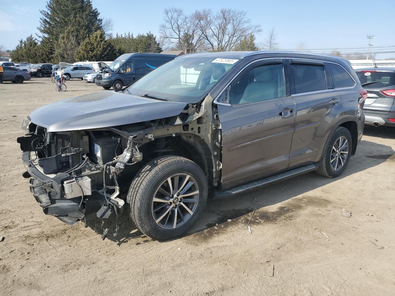 2017 Toyota Highlander - Image 1