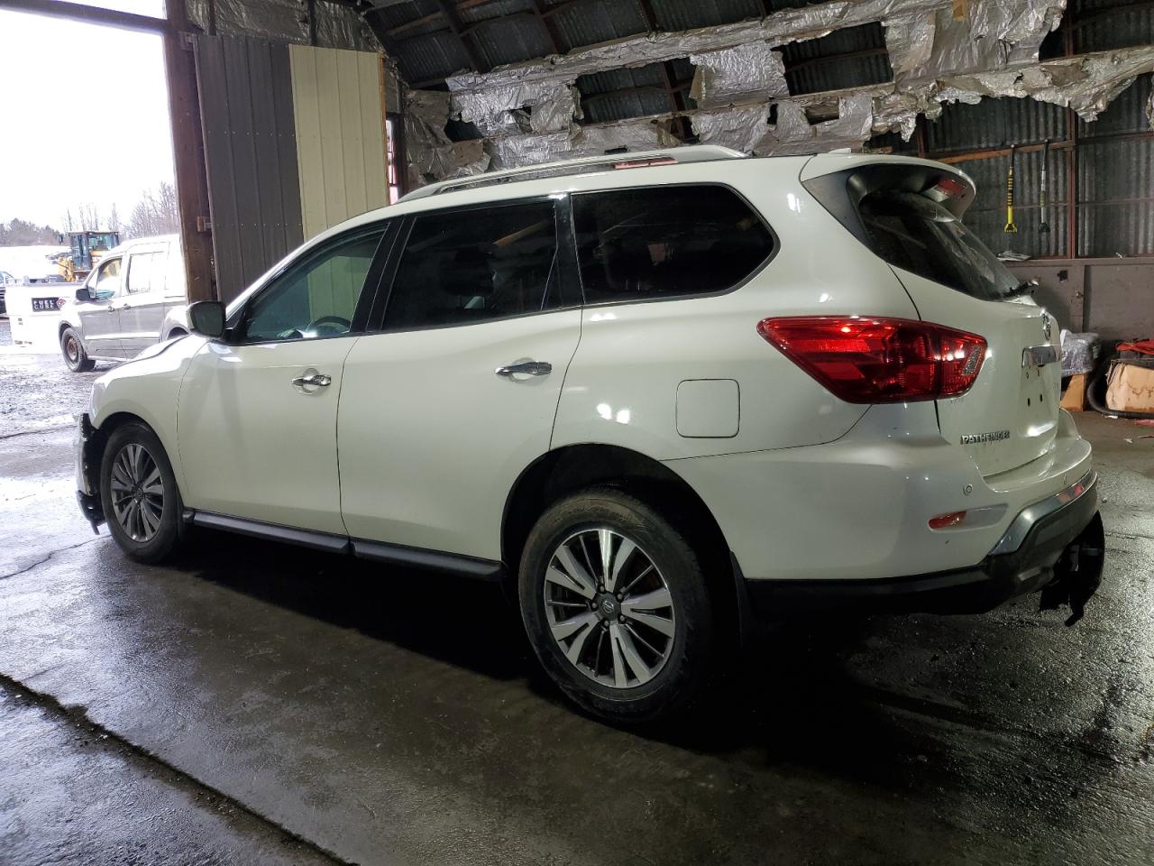 2019 Nissan Pathfinder - Image 2