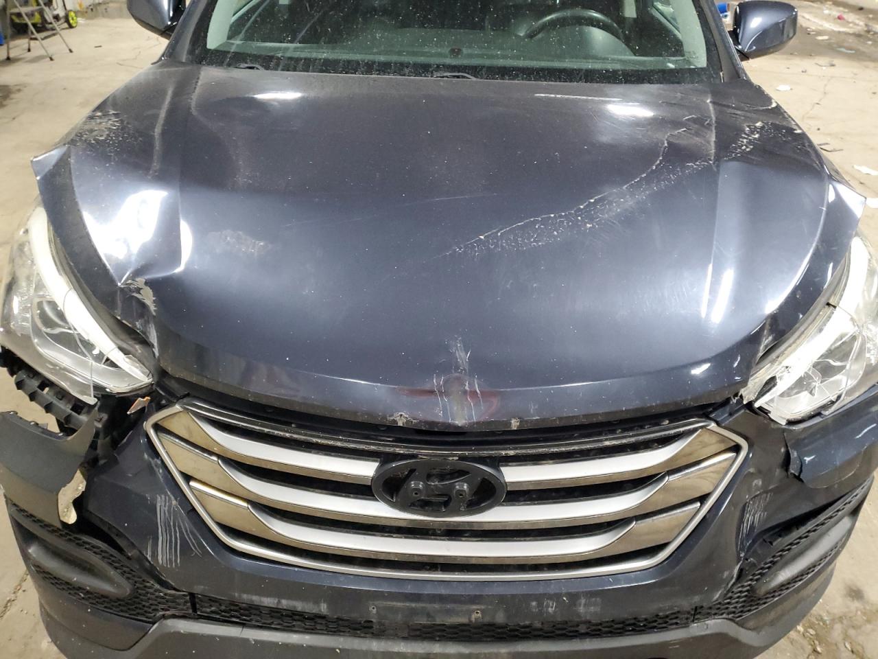 2016 Hyundai Santa Fe - Image 12