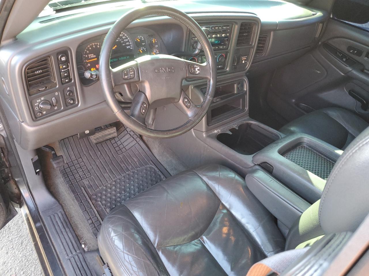 2004 GMC Sierra - Image 8