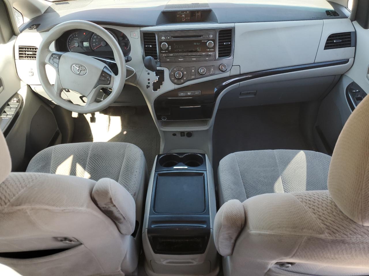 2011 Toyota Sienna - Image 8