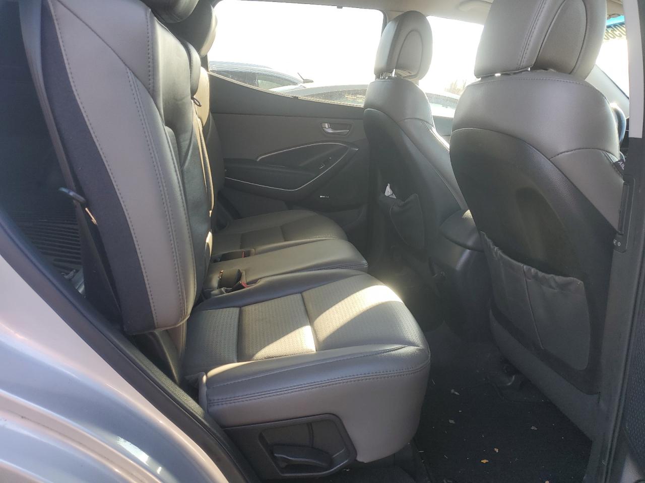 2014 Hyundai Santa Fe - Image 10