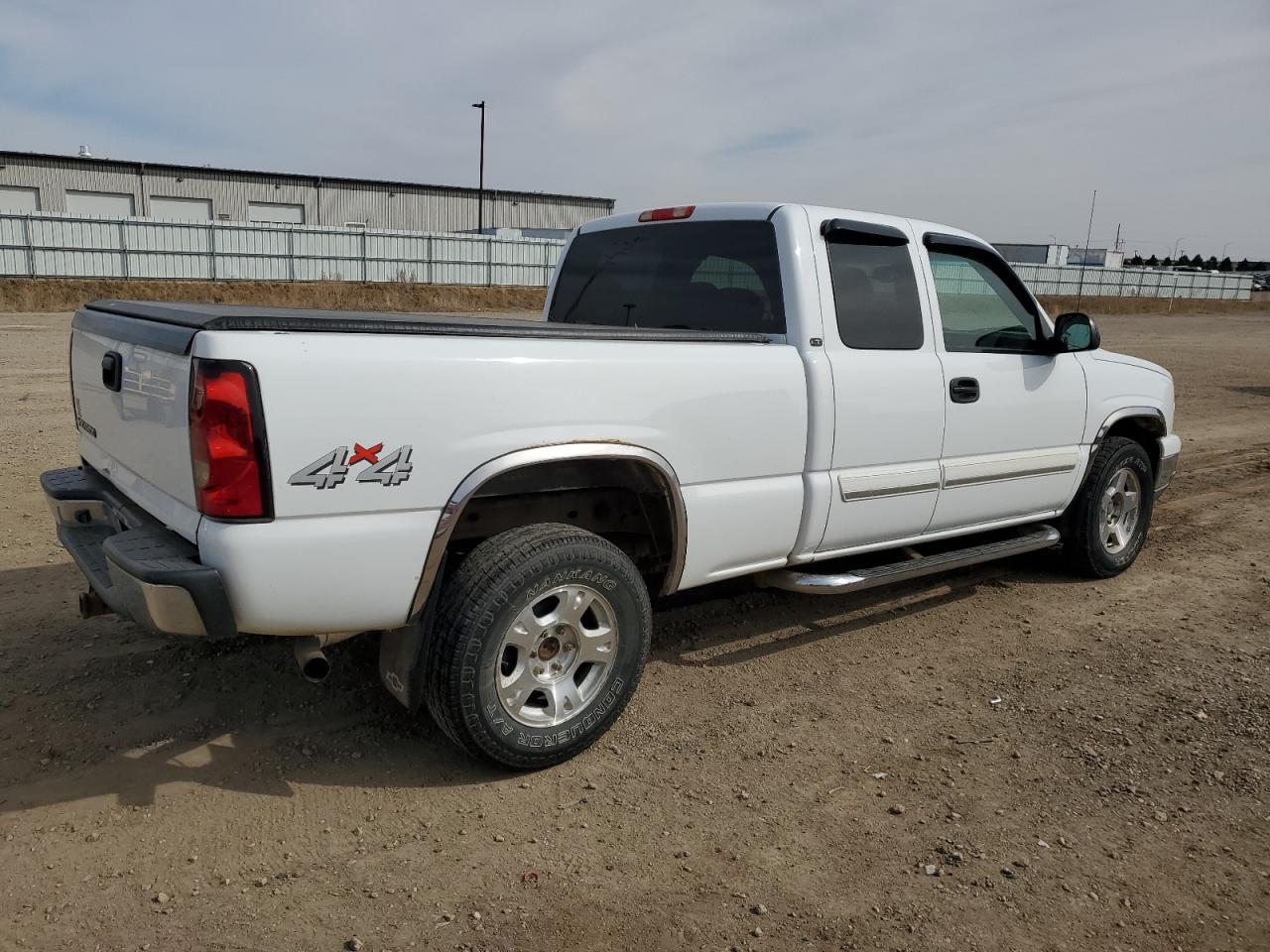 2007 Chevrolet Silverado - Image 3