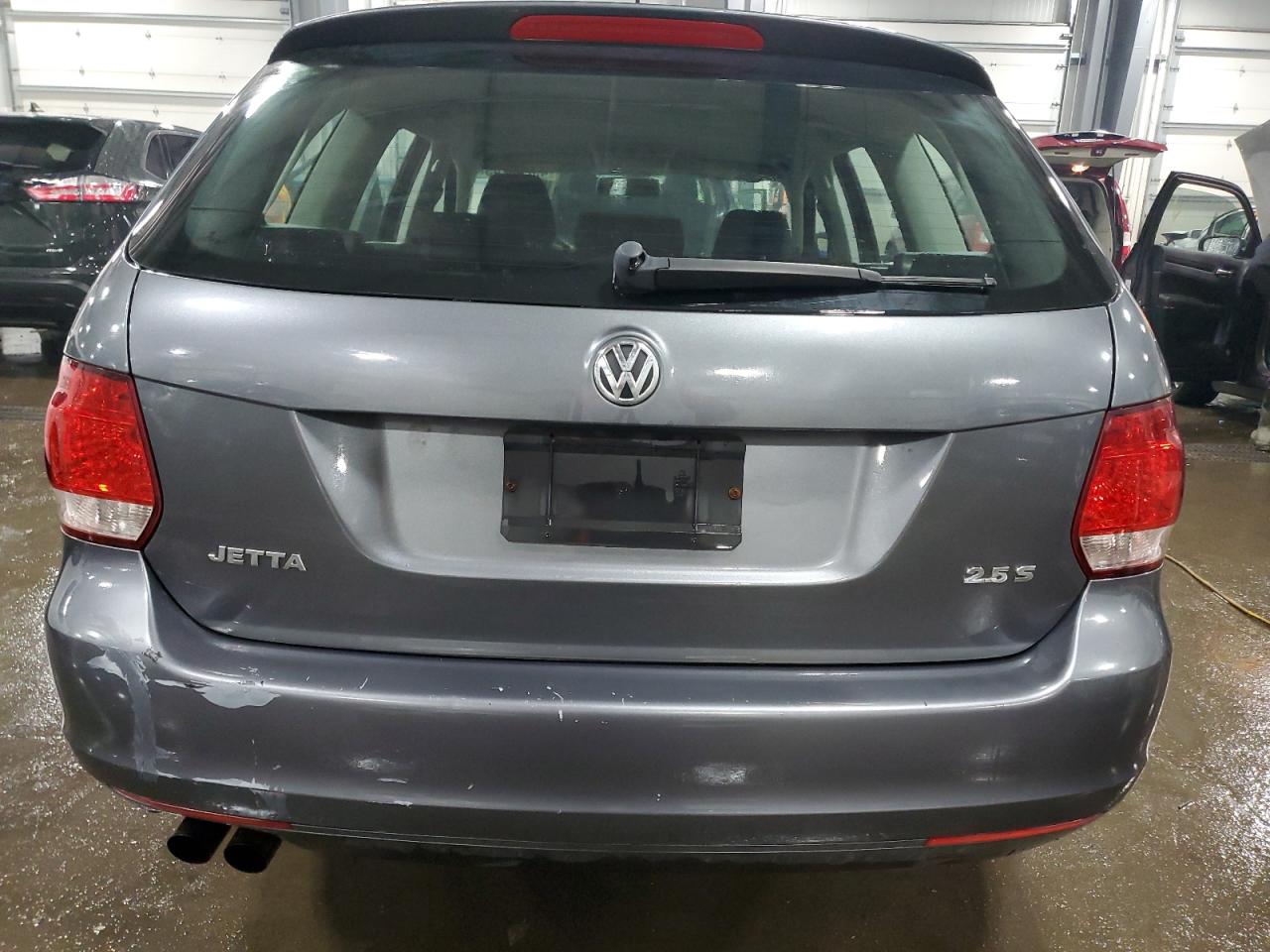 2010 Volkswagen Jetta - Image 6