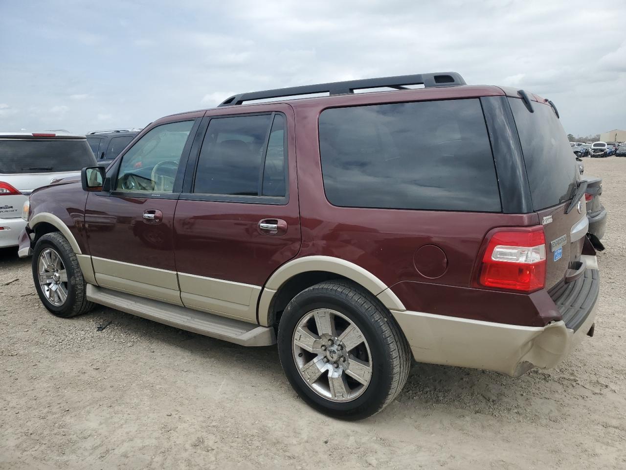 2010 Ford Expedition - Image 2