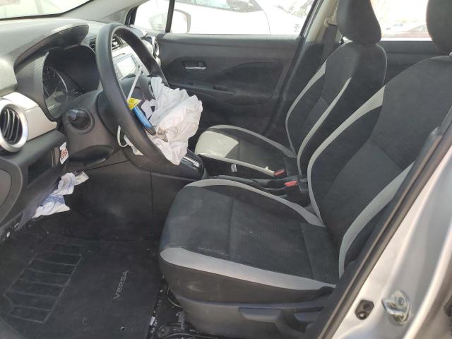  NISSAN VERSA 2022 Сріблястий