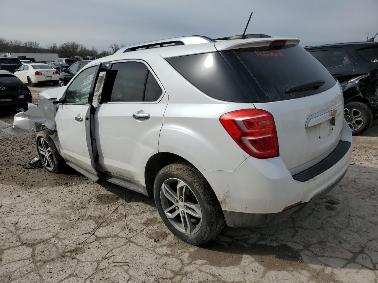 2016 Chevrolet Equinox - Image 2