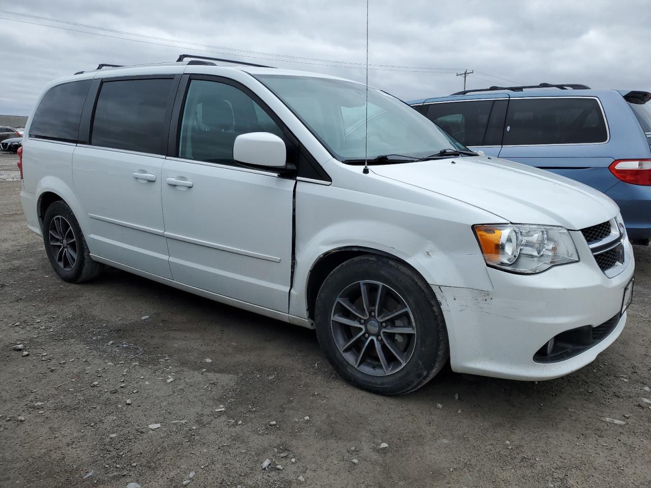 2017 Dodge Caravan - Image 4