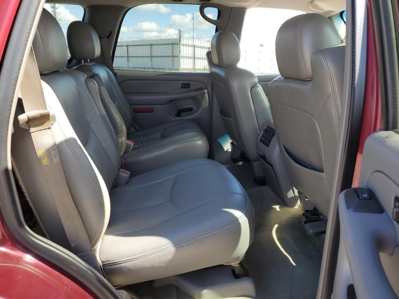 2005 Chevrolet Tahoe - Image 11