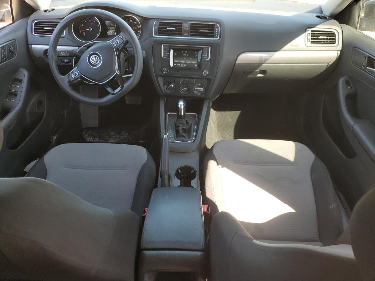 2017 Volkswagen Jetta - Image 8