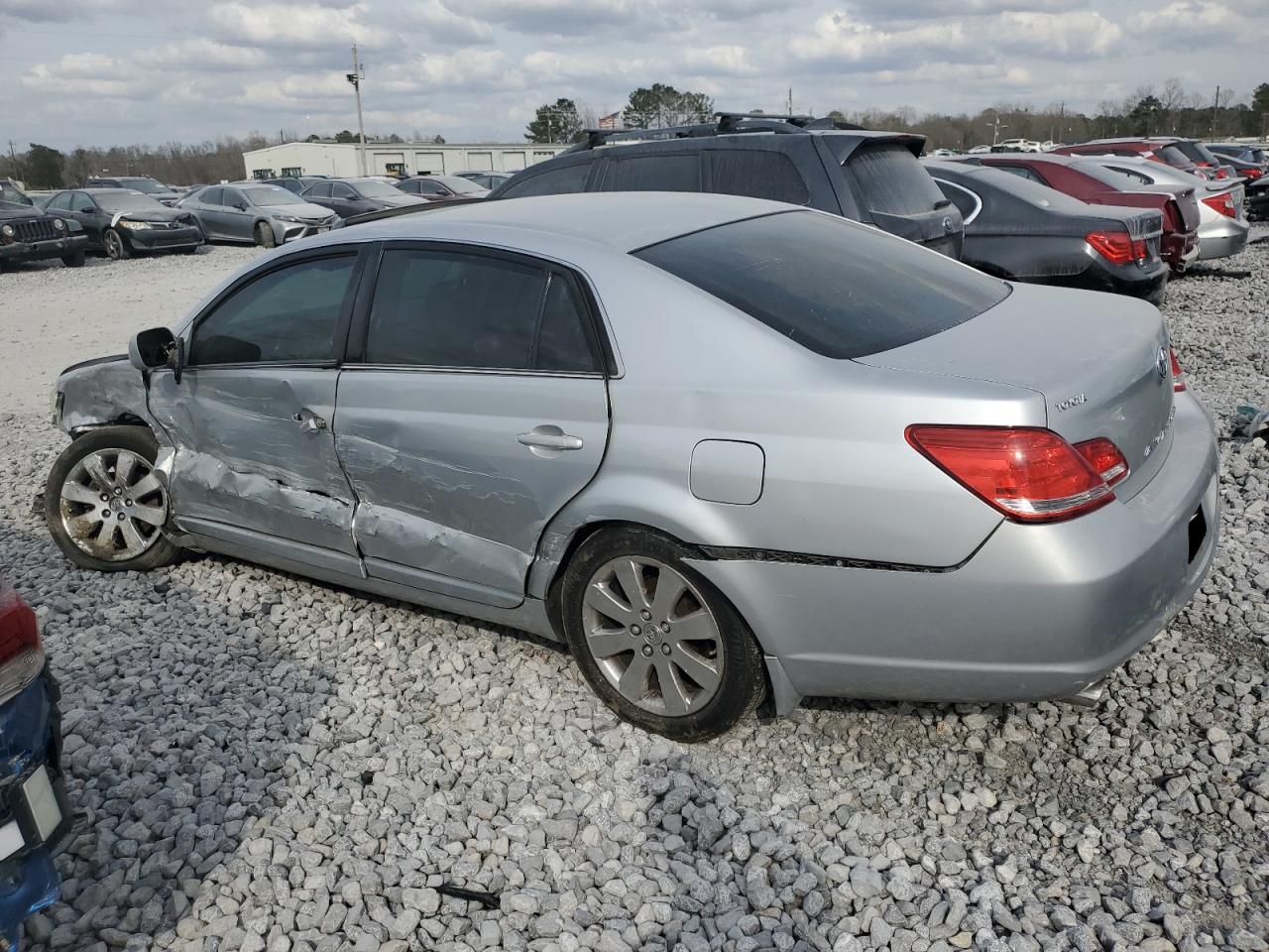 2007 Toyota Avalon - Image 2