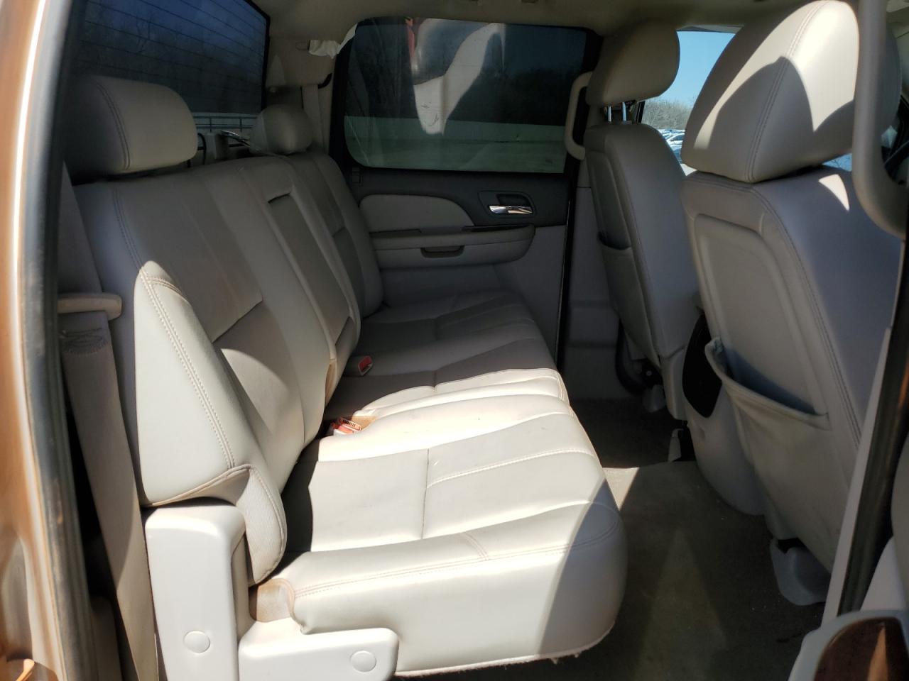 2011 Chevrolet Silverado - Image 11