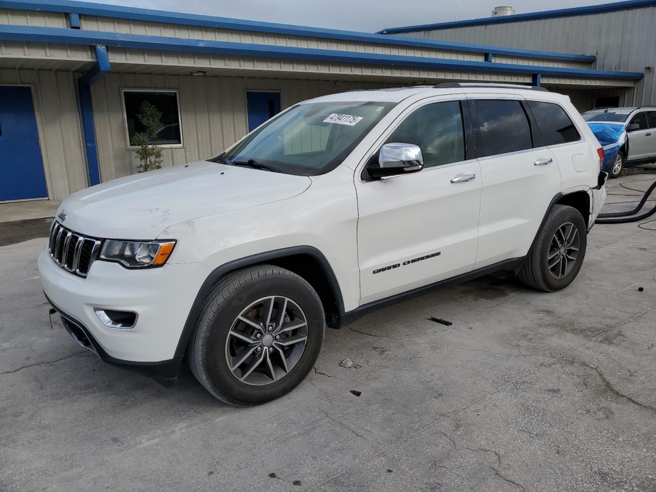 2017 Jeep Grand Cherokee - Image 1