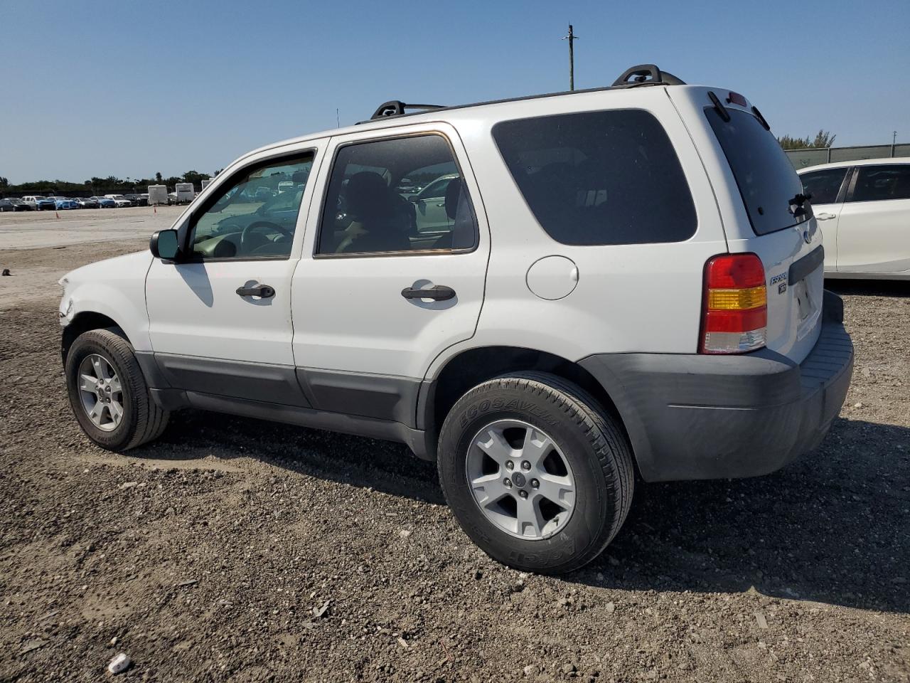 2006 Ford Escape - Image 2