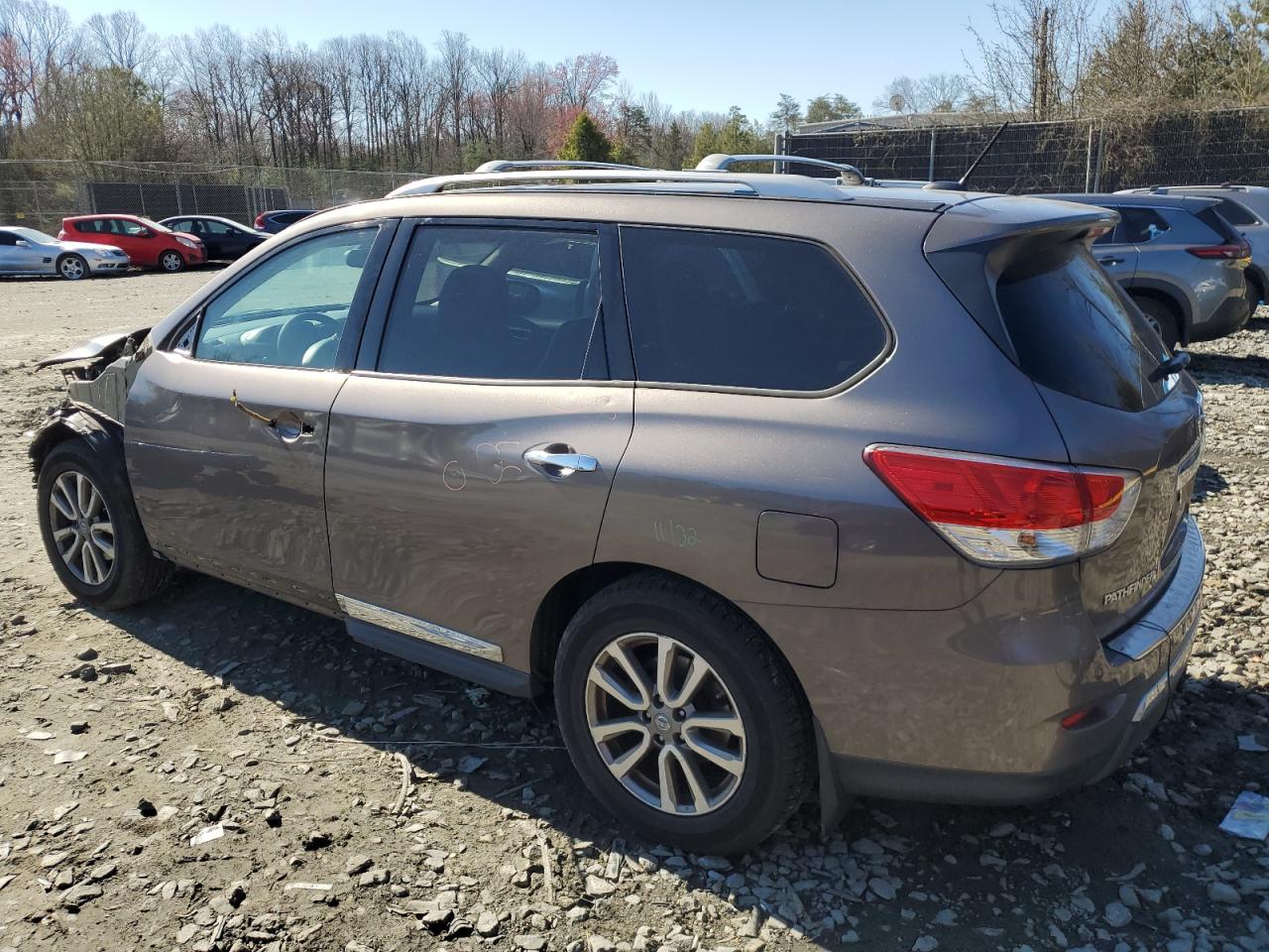 2014 Nissan Pathfinder - Image 2