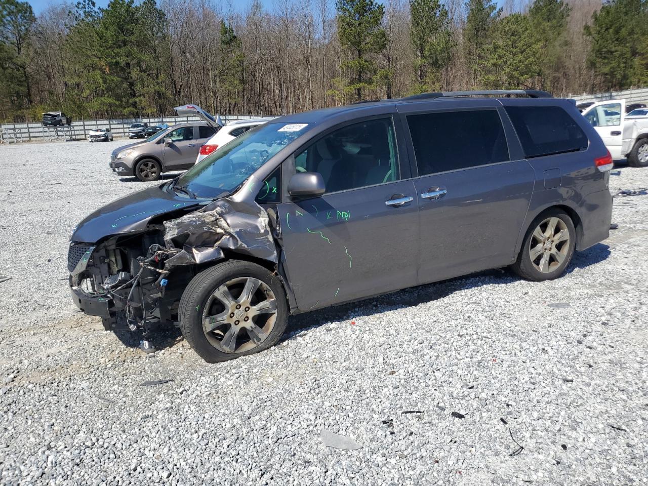 2013 Toyota Sienna - Image 1