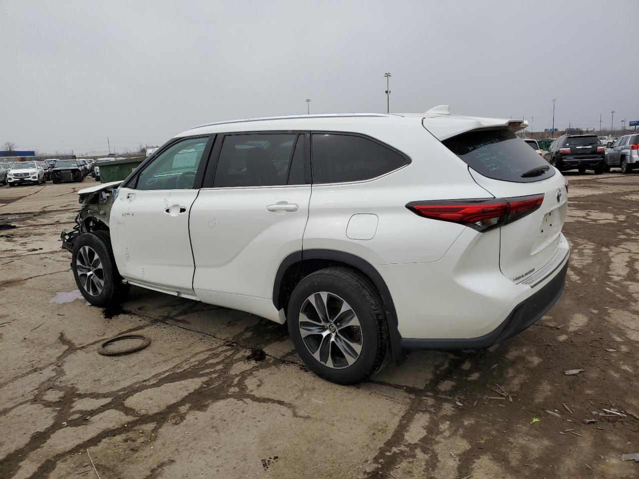 2020 Toyota Highlander - Image 2