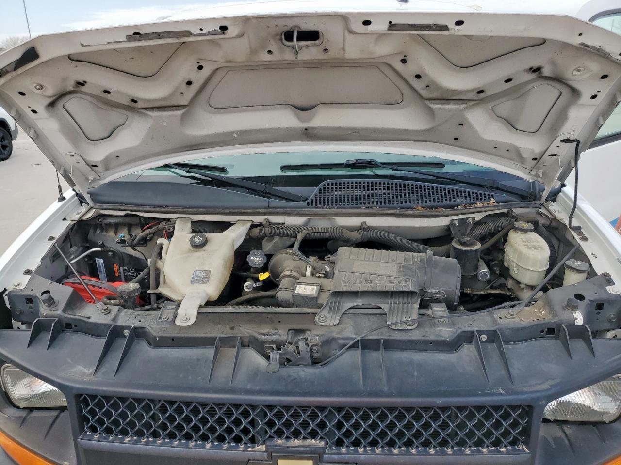 2015 Chevrolet Express - Image 12