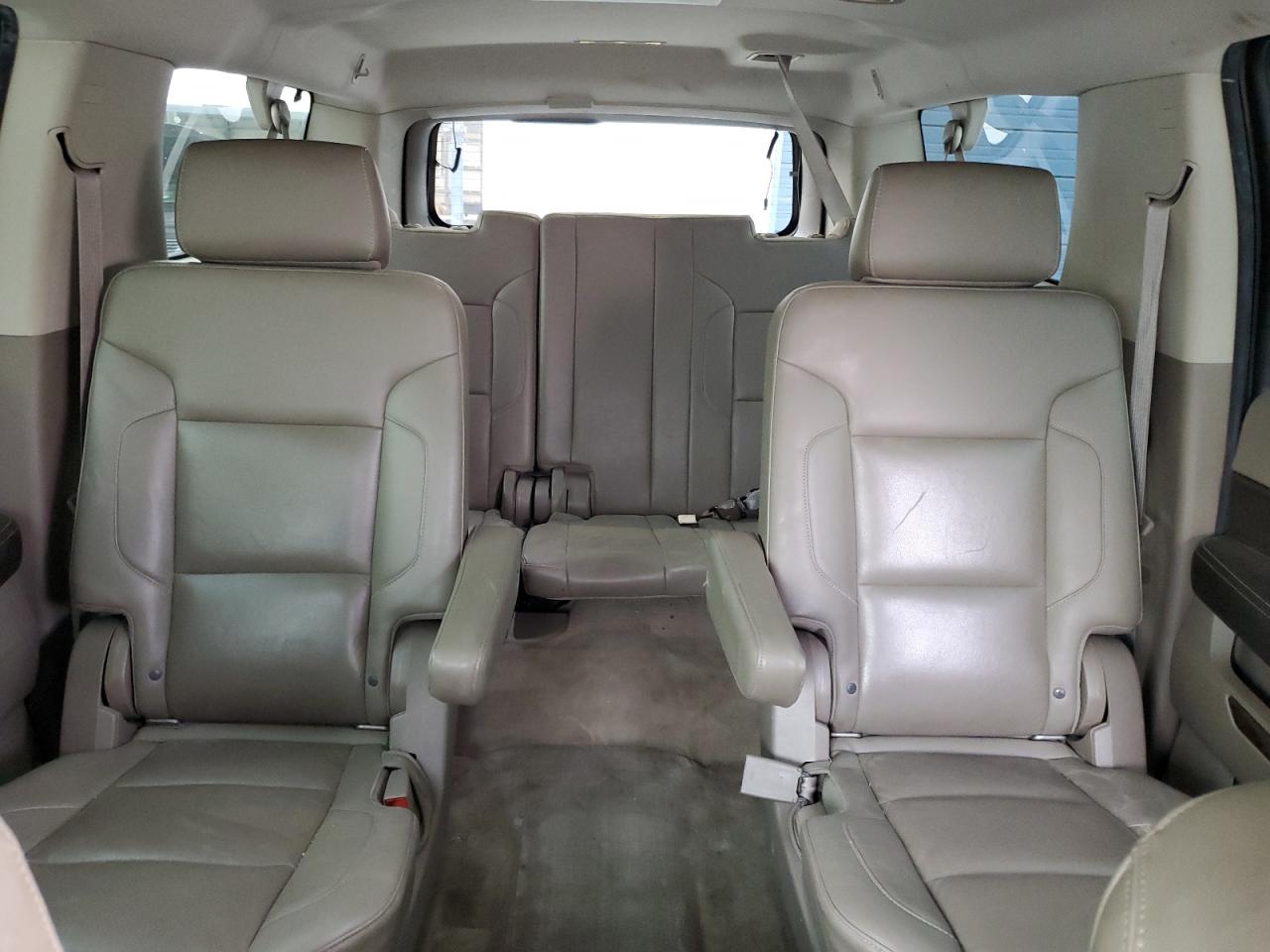 2015 Chevrolet Suburban - Image 10