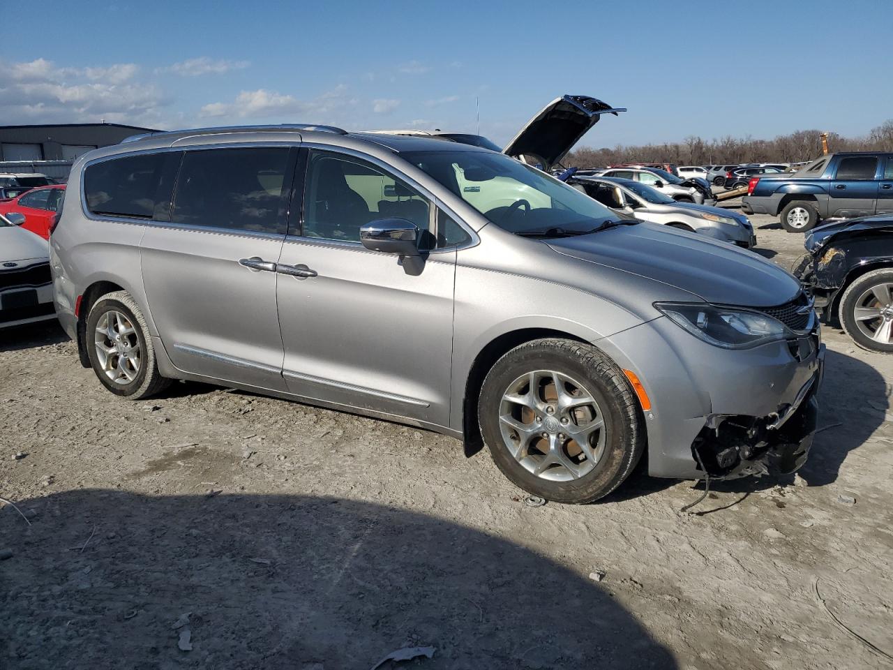2018 Chrysler Pacifica - Image 4
