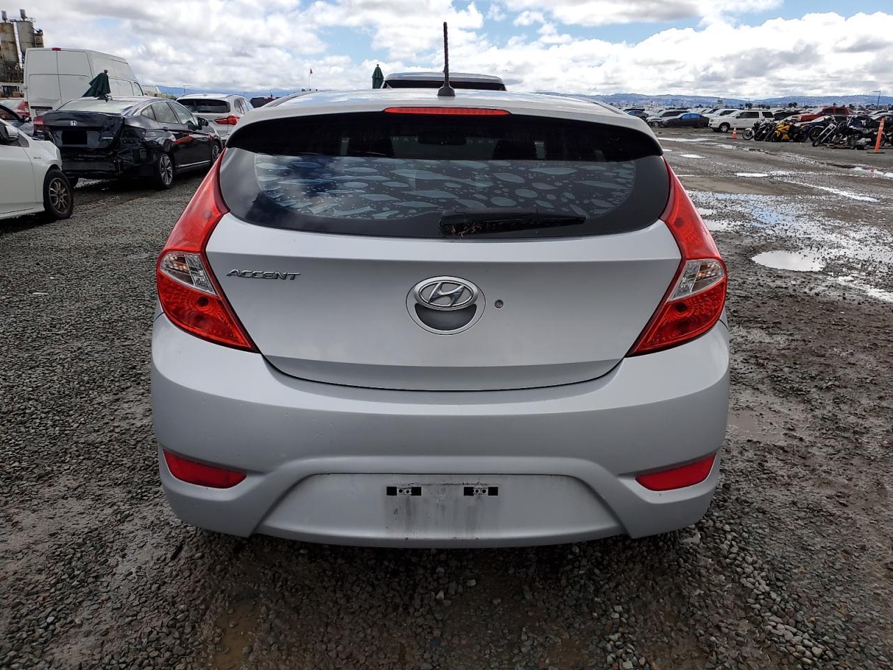 2013 Hyundai Accent - Image 6