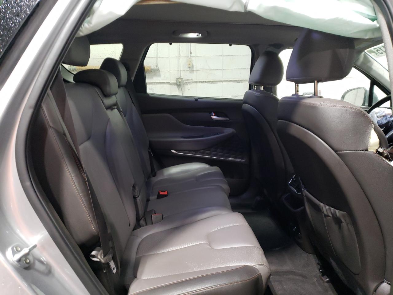 2020 Hyundai Santa Fe - Image 11