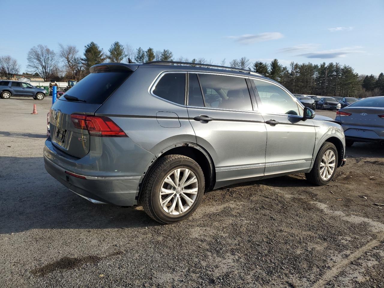 2018 Volkswagen Tiguan - Image 3