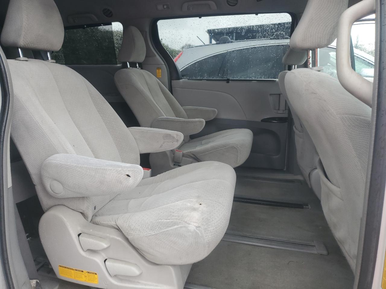2014 Toyota Sienna - Image 11