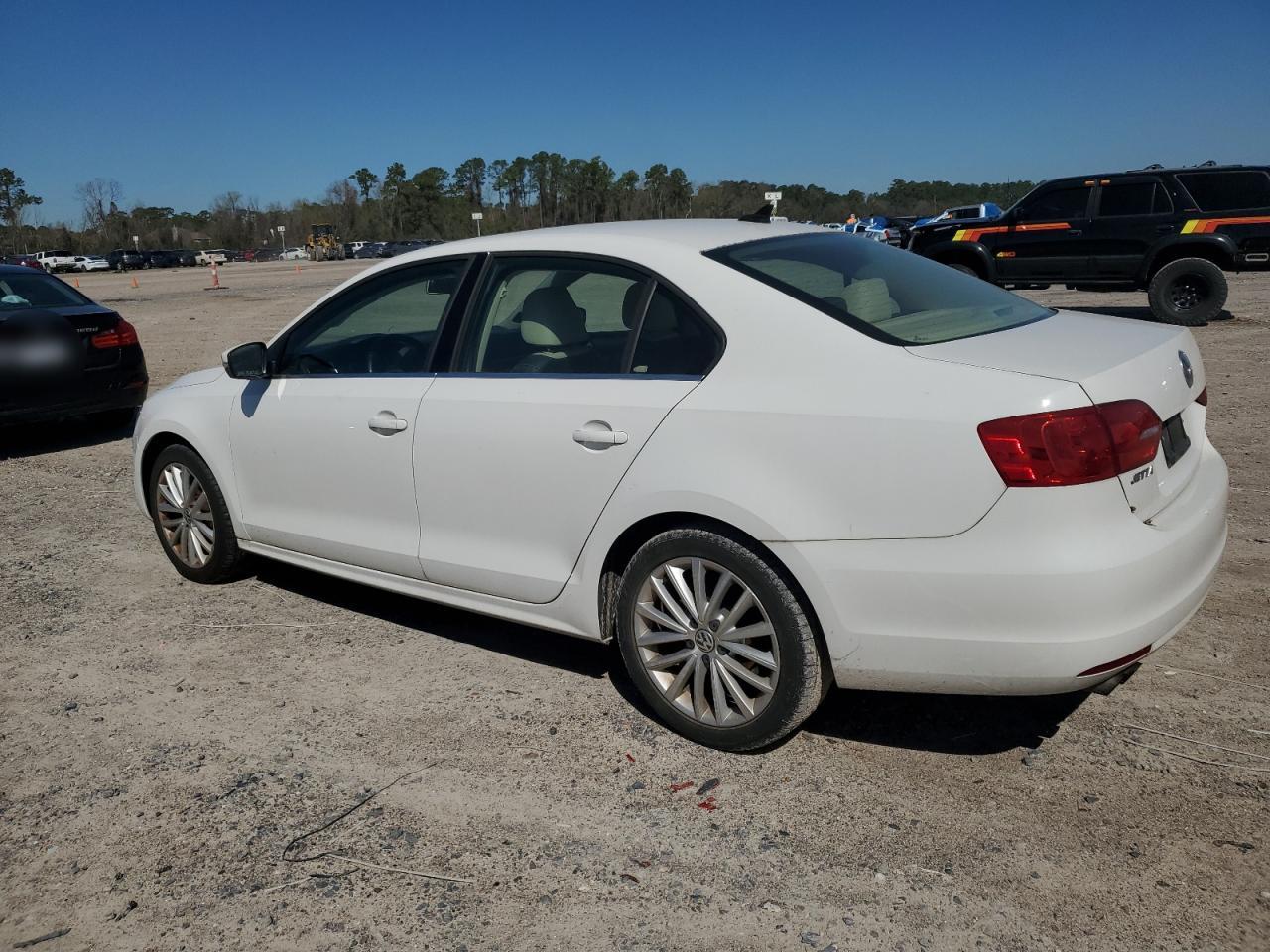 2014 Volkswagen Jetta - Image 2