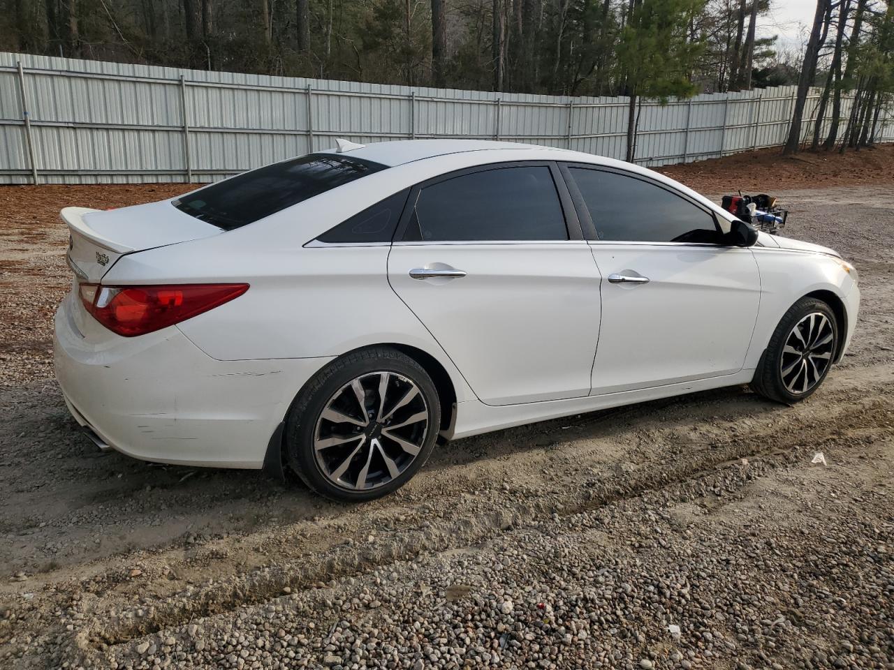 2013 Hyundai Sonata - Image 3