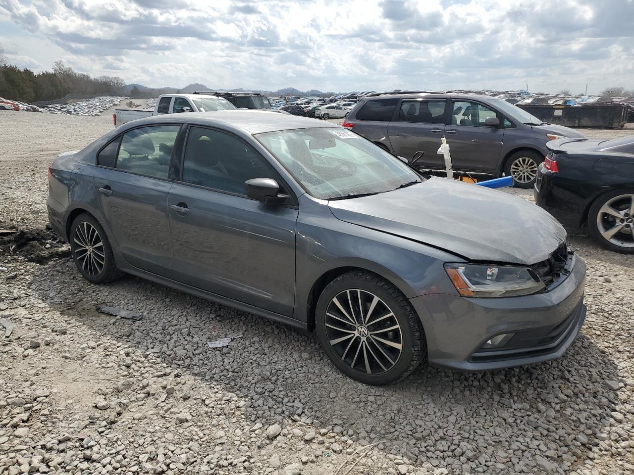 2017 Volkswagen Jetta - Image 4