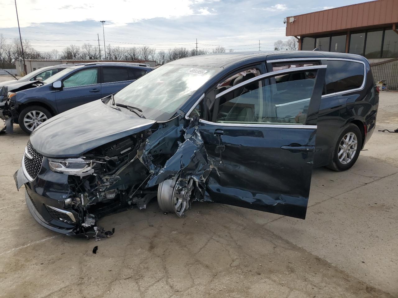 2023 Chrysler Pacifica Touring L na sprzedaż w Fort Wayne, IN - Front End