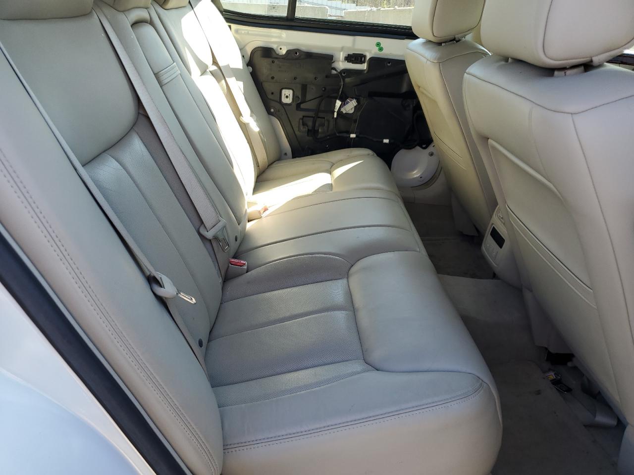 2006 Cadillac DTS - Image 10