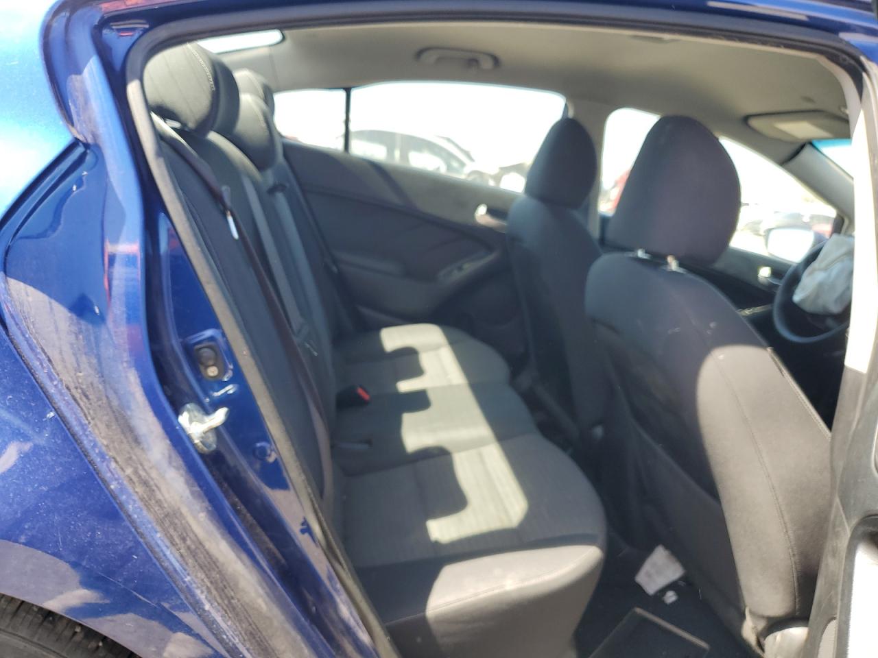 2017 Kia Forte - Image 10