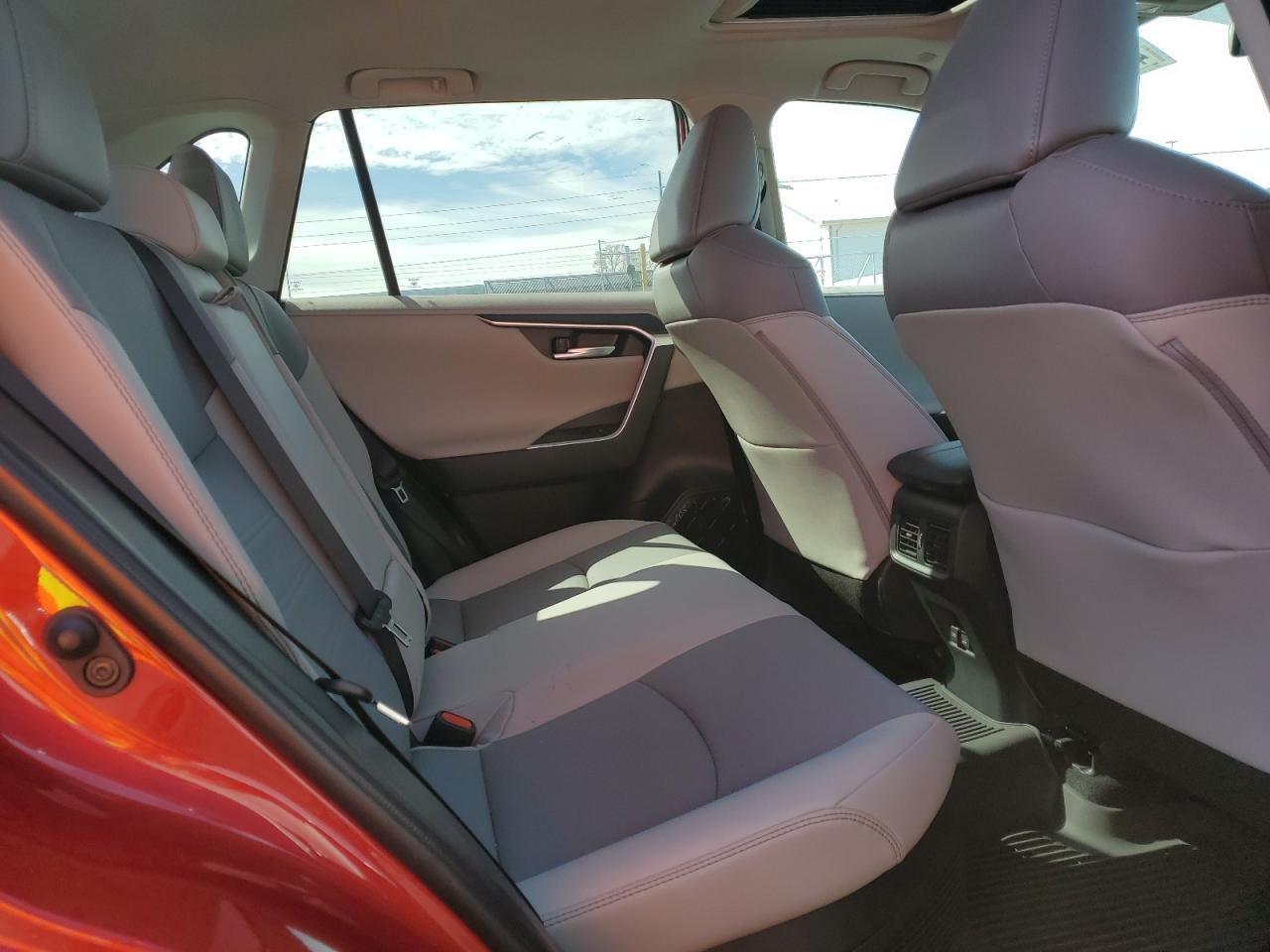 2024 Toyota RAV 4 - Image 11