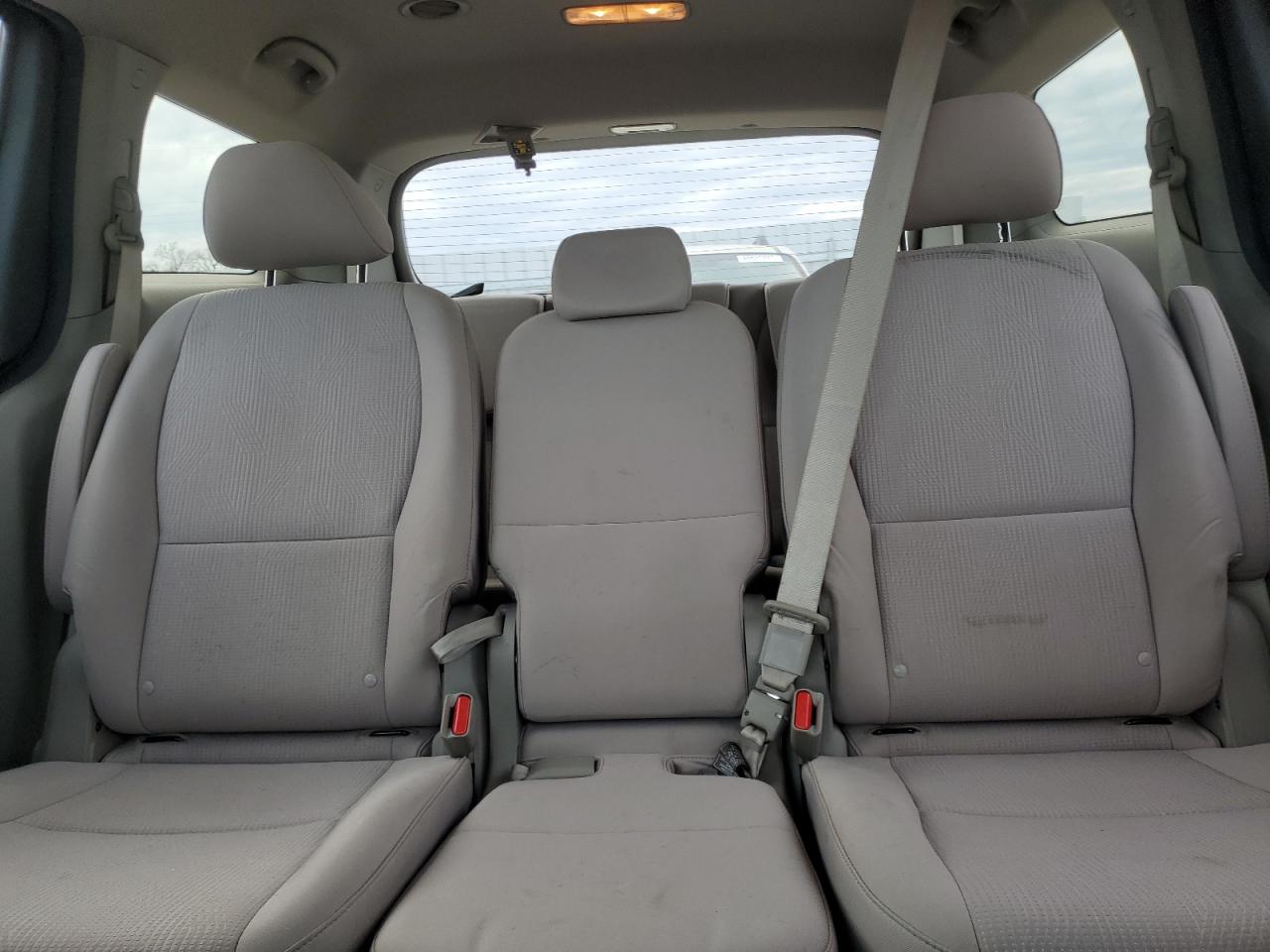2020 Kia Sedona - Image 10