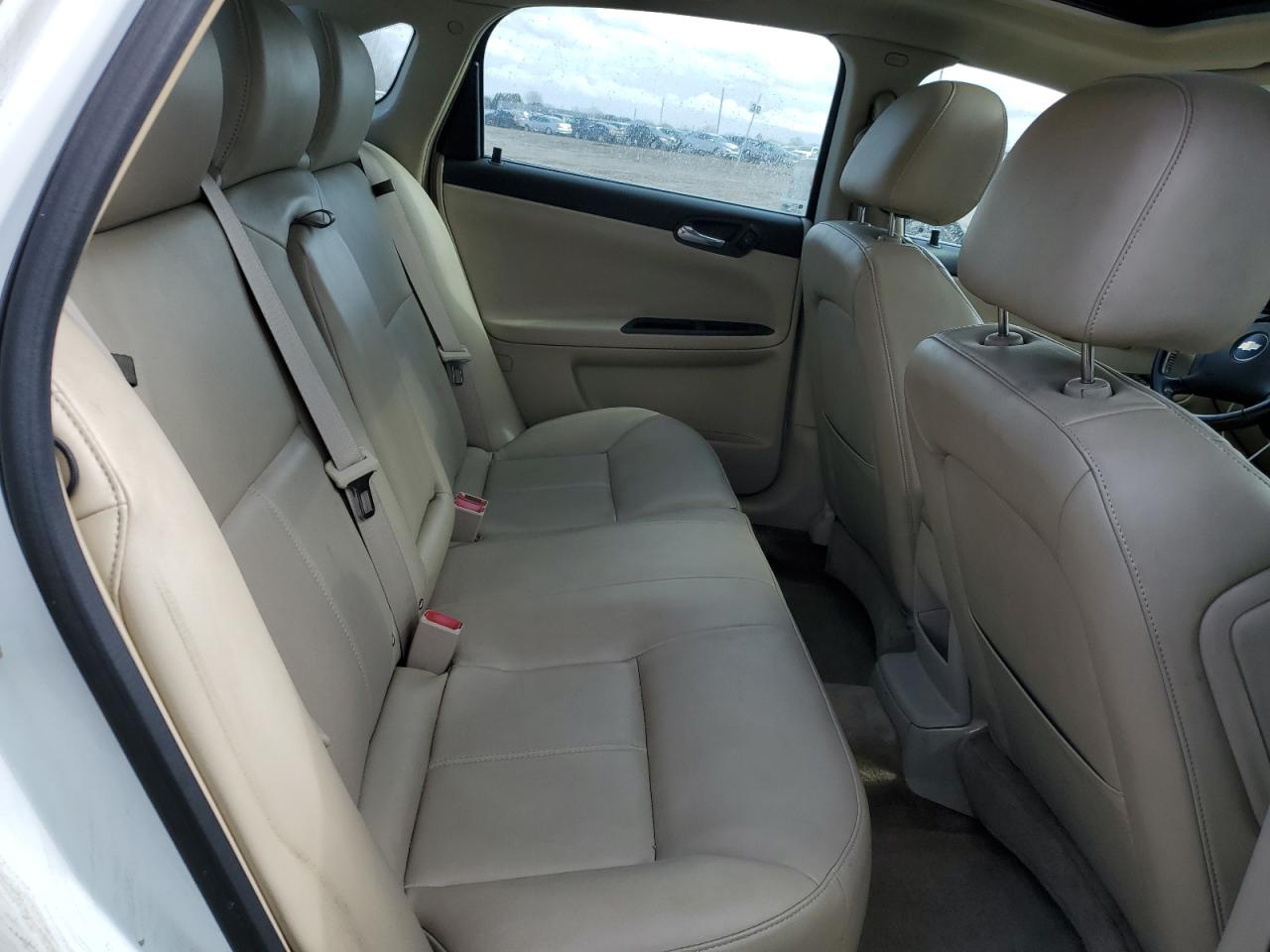 2011 Chevrolet Impala - Image 10