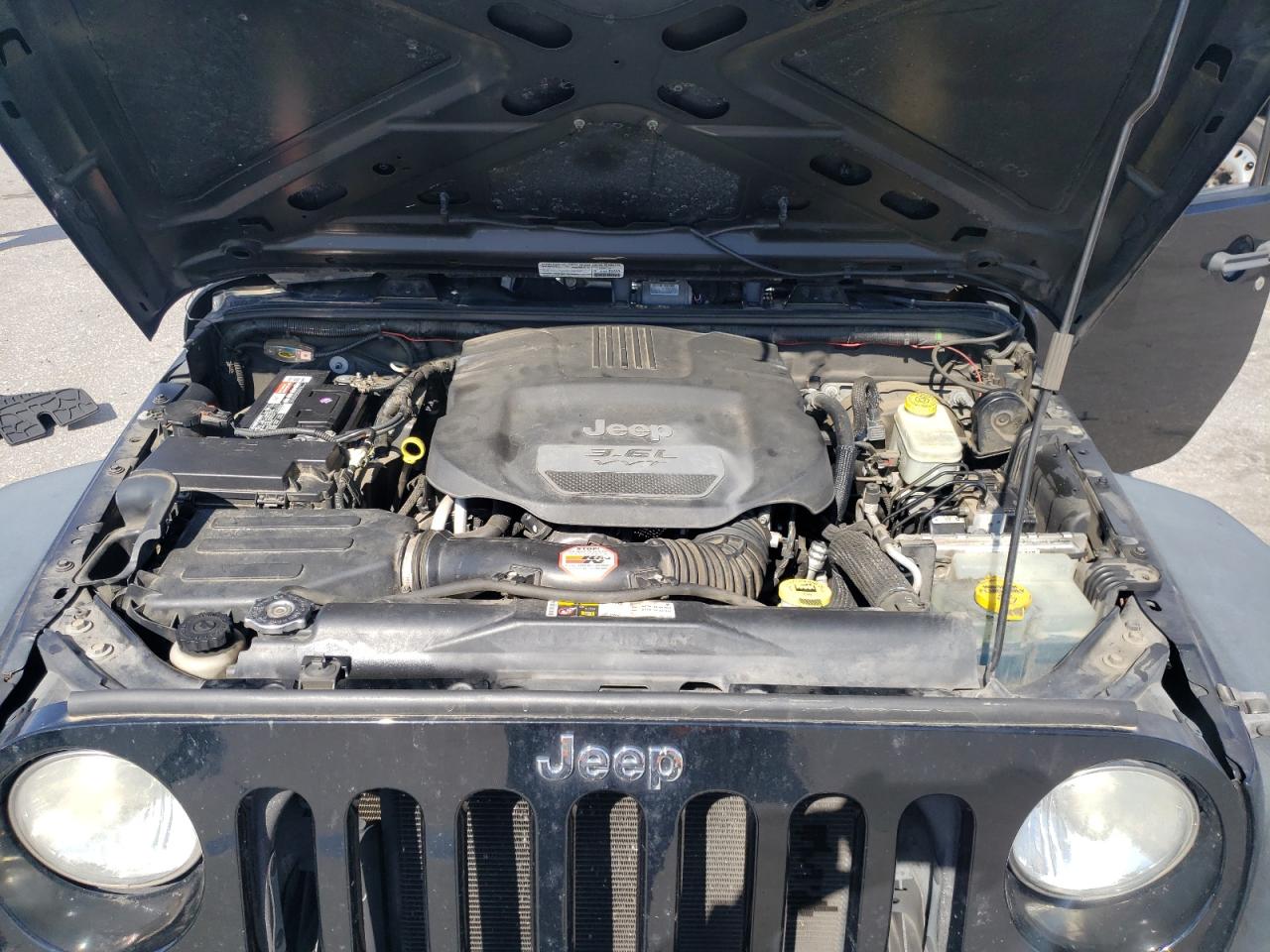 2013 Jeep Wrangler - Image 11