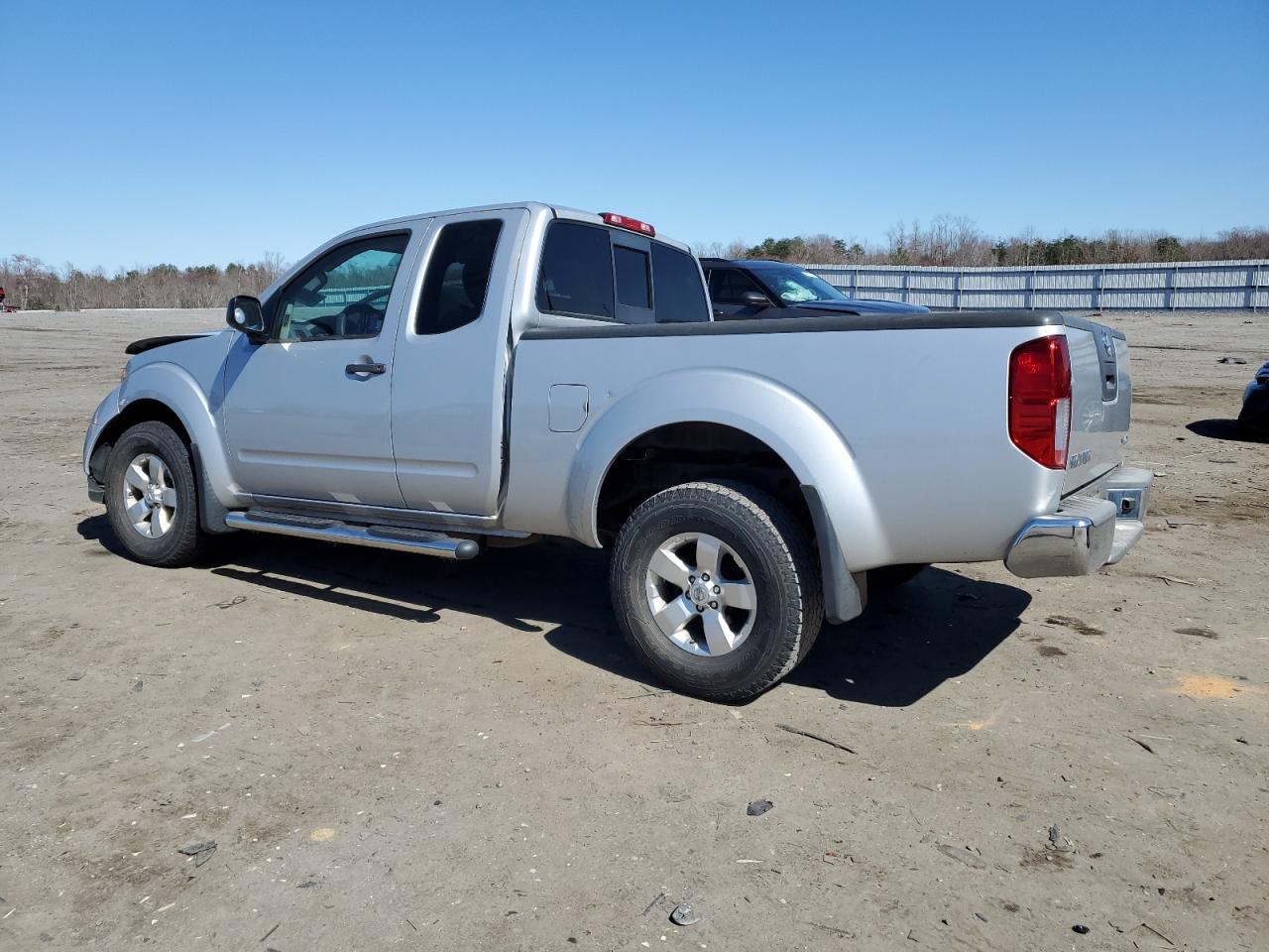 2012 Nissan Navara (Frontier) - Image 2